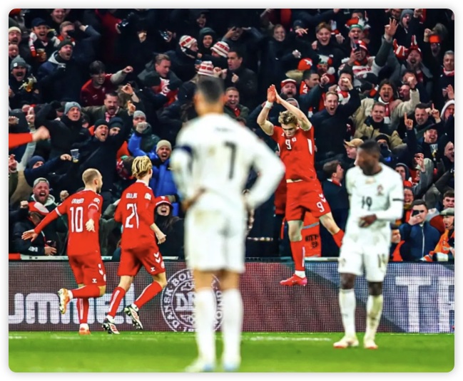 霍伊伦替补破门C罗面前SIU庆祝 丹麦1-0葡萄牙